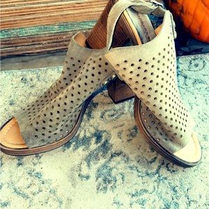 Barbara barbieri taupe booties size 9